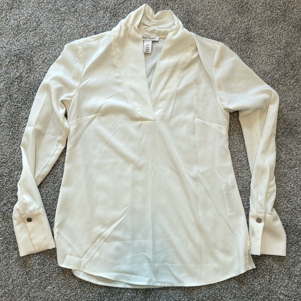 White Black size 00 long sleeve shirt EUC